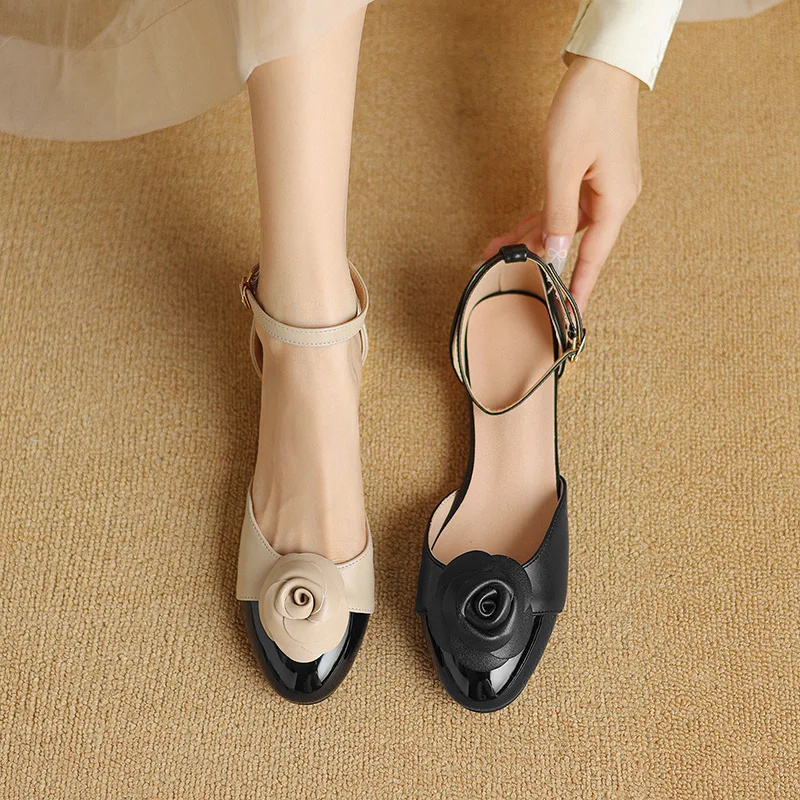 Сандалии с круглым носком и цветком камелии De Mujer Verano лакированные кожаные