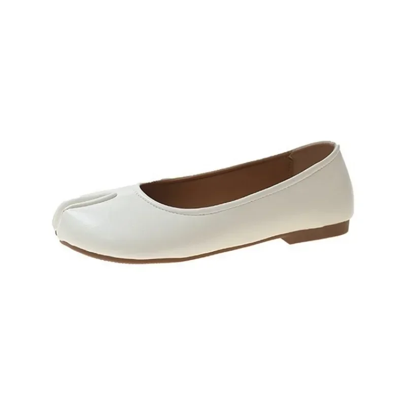 Женские тапочки Tabi из полиуретана