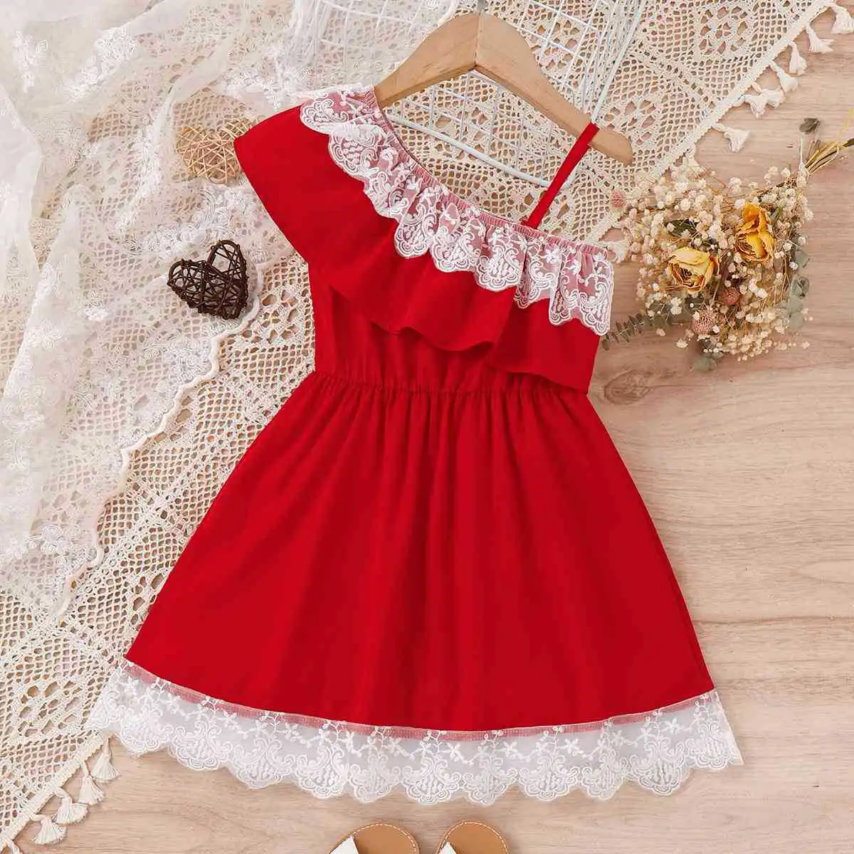 

Baby Girls Summer Dress Sleeveless Diagonal Shoulder Strap Splicing Lace Princess Dress Birthday Party Clothe Girl Fashion Dress