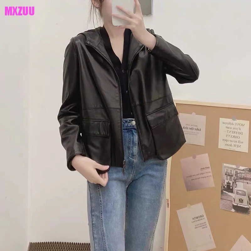 Женская куртка с капюшоном облегающая укороченная из овчины растительного