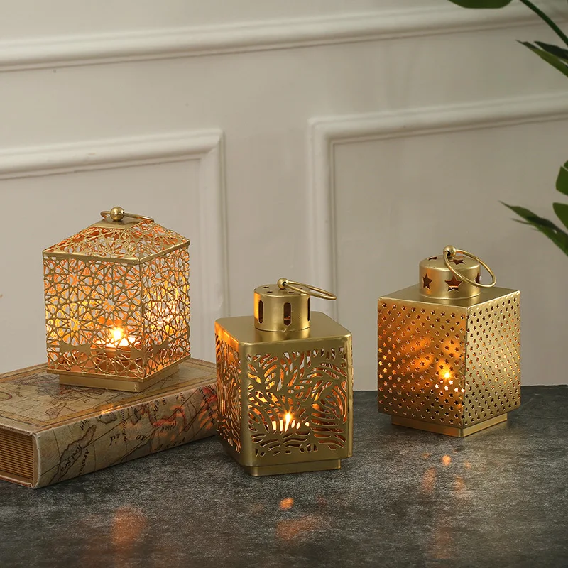 

New European Candlestick Gold Hollowed-out Metal Candlelight Home Party Dinner Table Decoration Ornament Retro Candle Holder