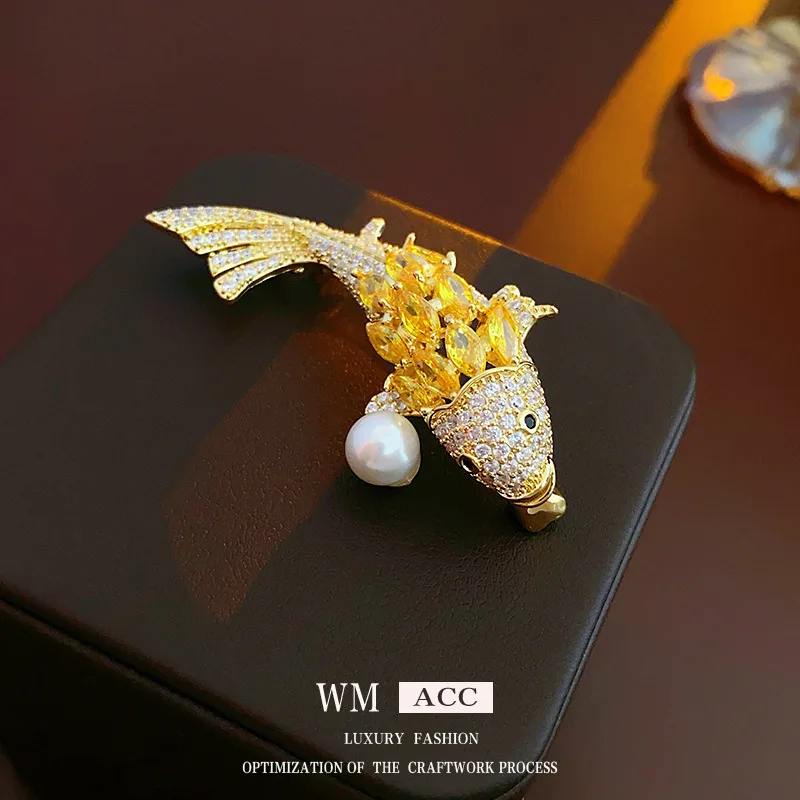 Брошь из настоящего золота с гальваническим цирконом легкая роскошная