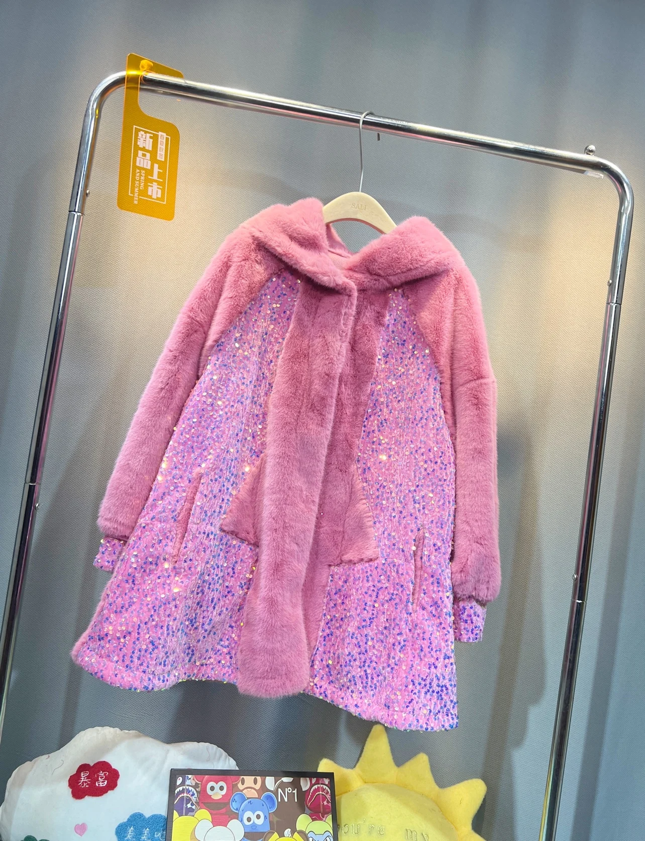 

Thicken Warm Women Fur Overcoat 2023 New Fashion Winter Patchwork Sequins Pink Mink Vetvet Coat Hooded Loose Faux Fur Jackets
