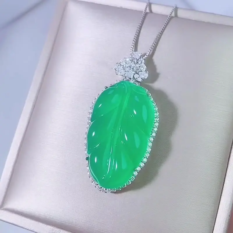 New fashion temperament S925 silver inlaid 5A zircon ladies personality ice jade green jade pendant