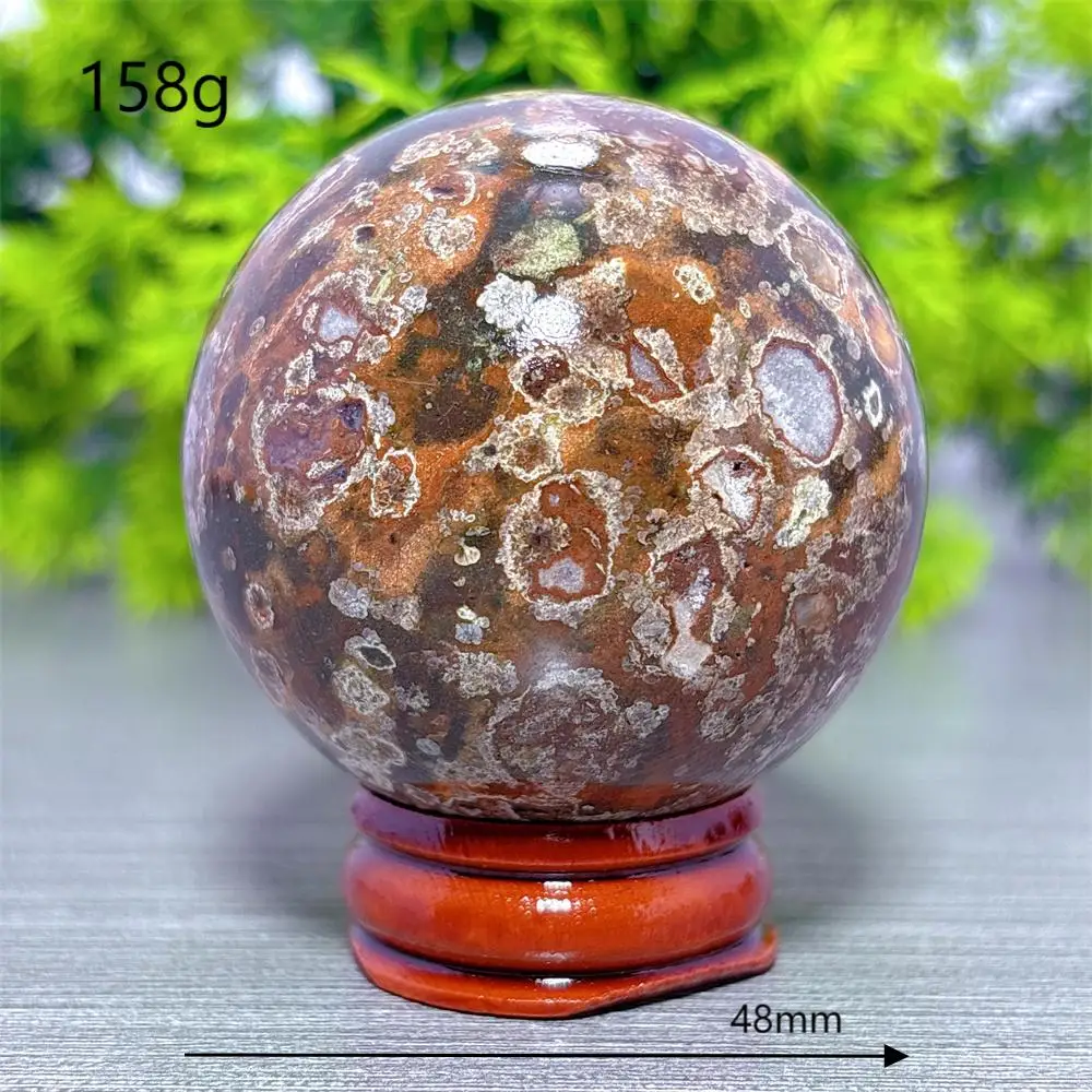 

Каменная сфера из тропического леса