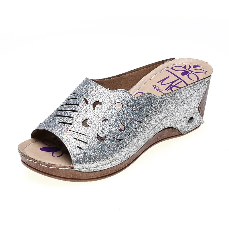 Летние женские туфли на танкетке платформе со стразами шикарные сланцы с