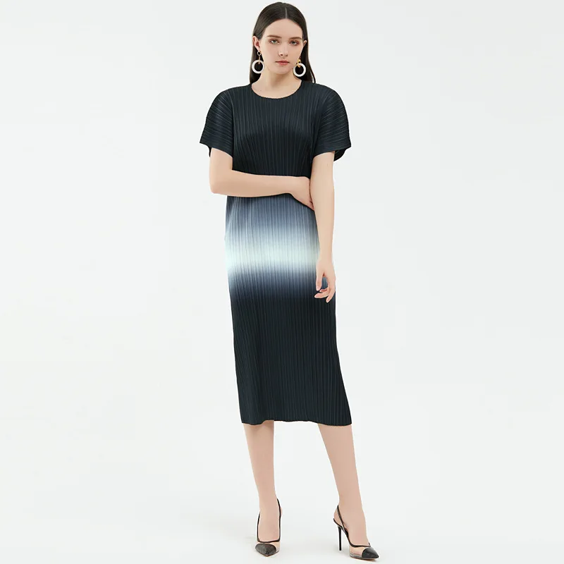 

New causal 2022 autumn women's high-end design sense gradient fashion skirt miyake pleated temperament slim dress for women