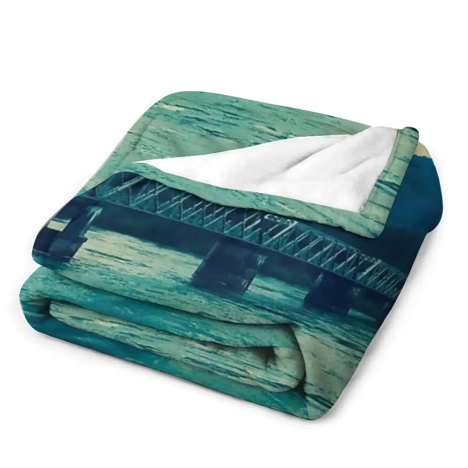 Поезд Бридж в Revelstoke Канаде. Одеяло Свободные фланелевые клетчатые одеяла