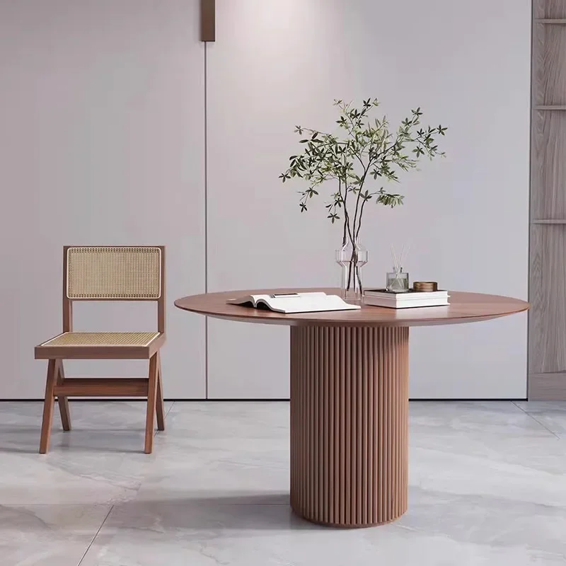 Минималистичный круглый обеденный стол подставка деревянная изолированная для