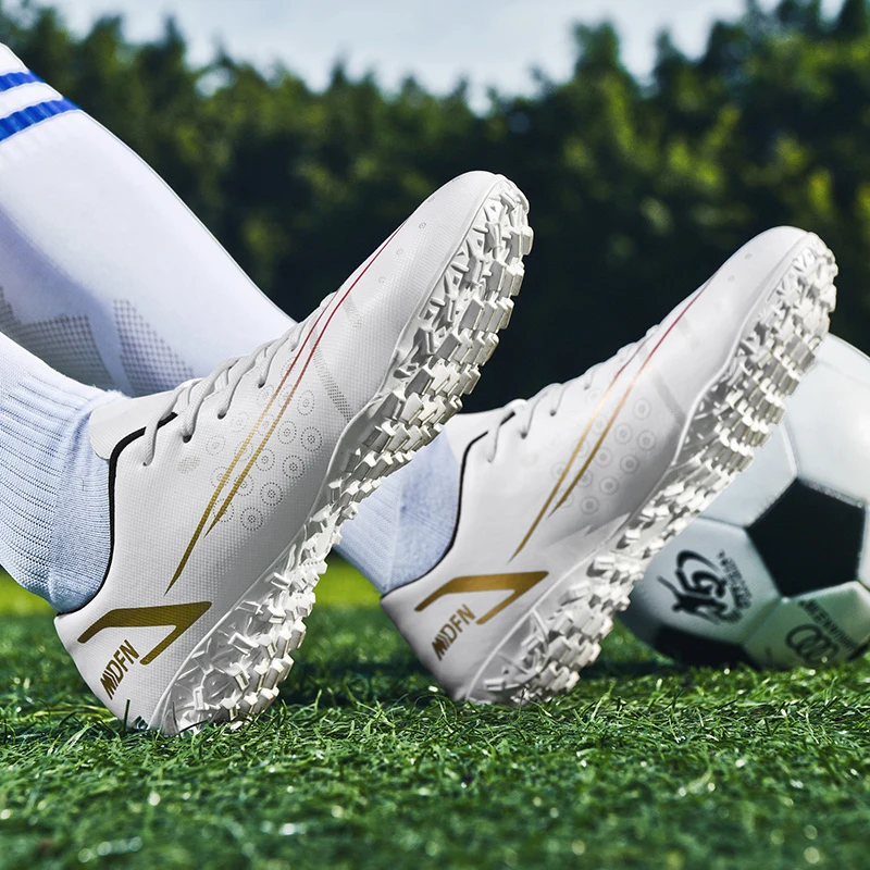 New Professional Men Soccer Shoes Adult Kids Sport Footwear Outdoor Futsal Football Boots Sneakers Men Turf Soccer Cleats Unisex