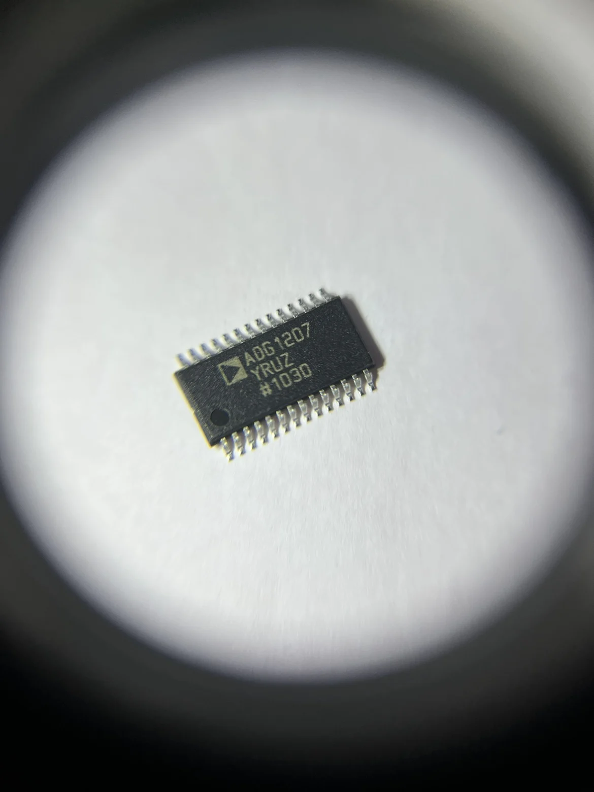 

10 шт. ~ 50 шт. Оригинал ADG1207 ADG1207YRUZ TSSOP-28