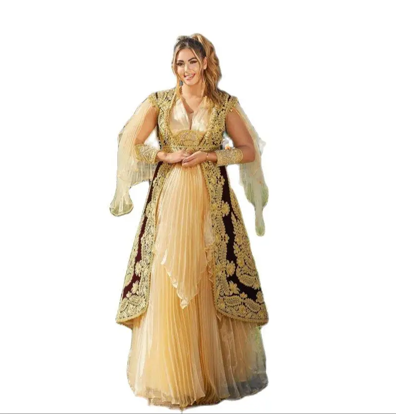 Платье для выпускного вечера с аппликацией золотистого цвета