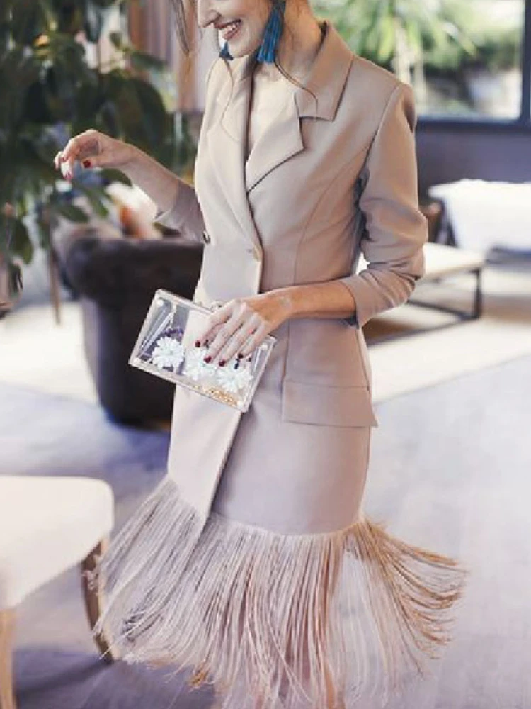 Женский блейзер с бахромой длинный жакет абрикосового и черного цвета деловая