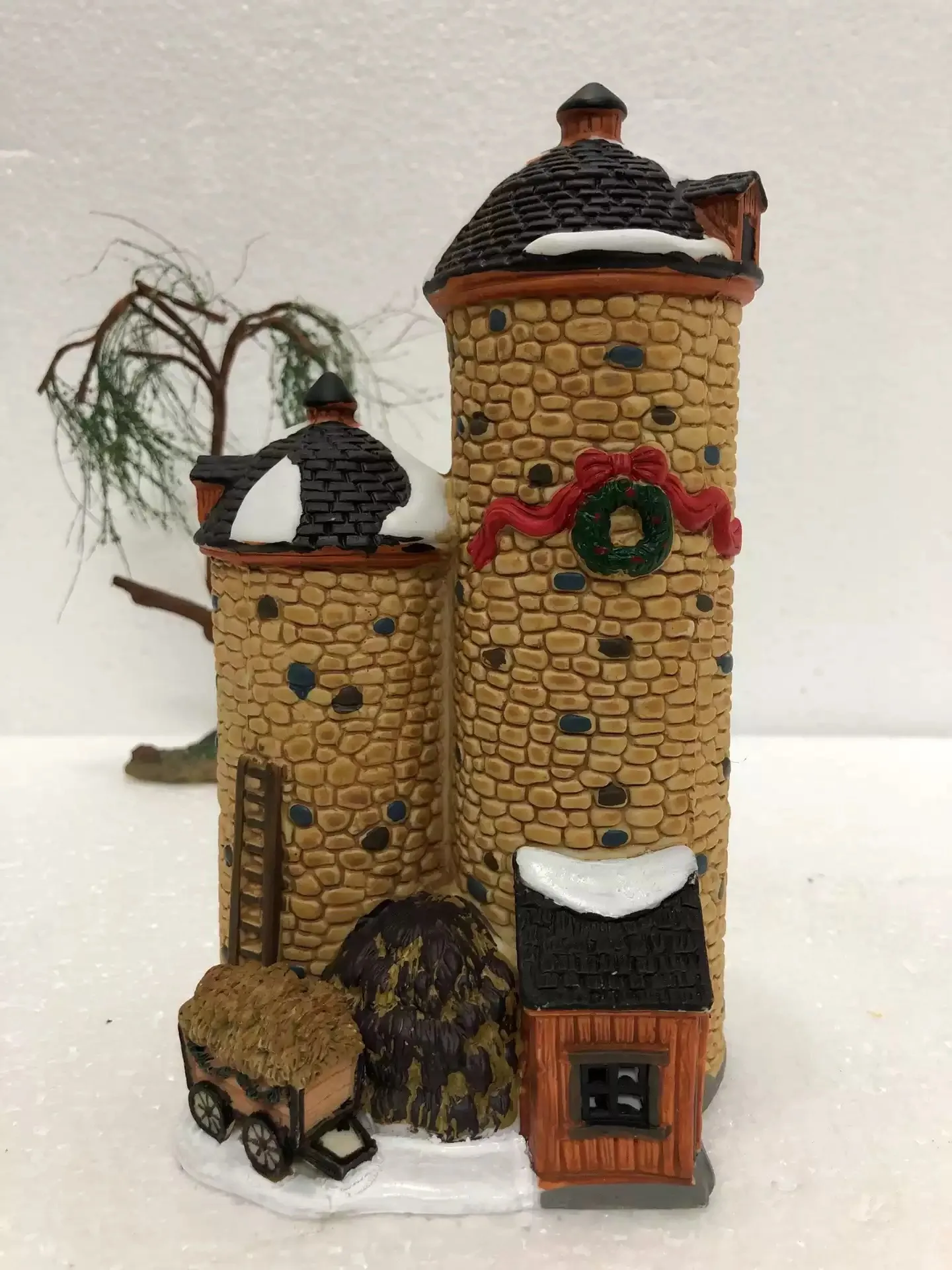 

Lemax креативная керамическая окрашенная миниатюрная версия фигурки Европейского здания амбара мебель для дома украшение для гостиной подар...