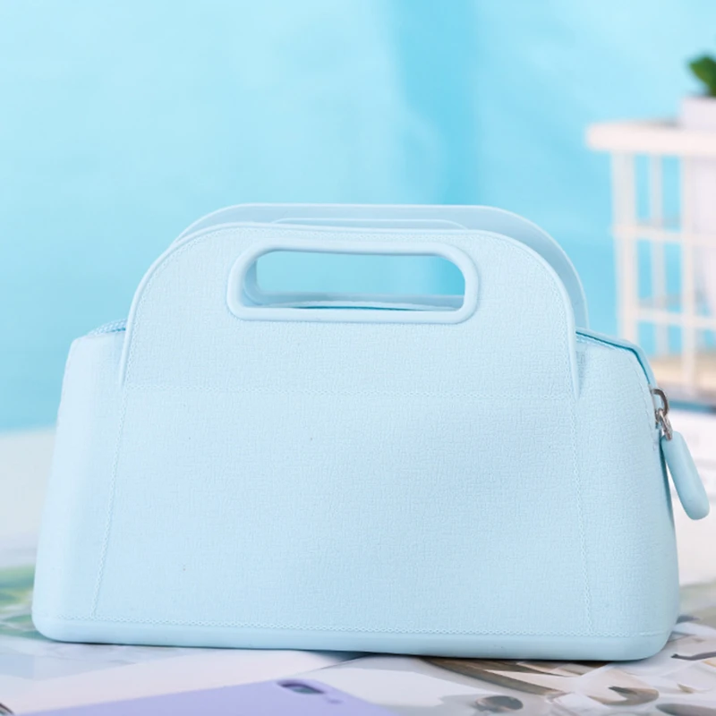 

Силиконовая косметичка