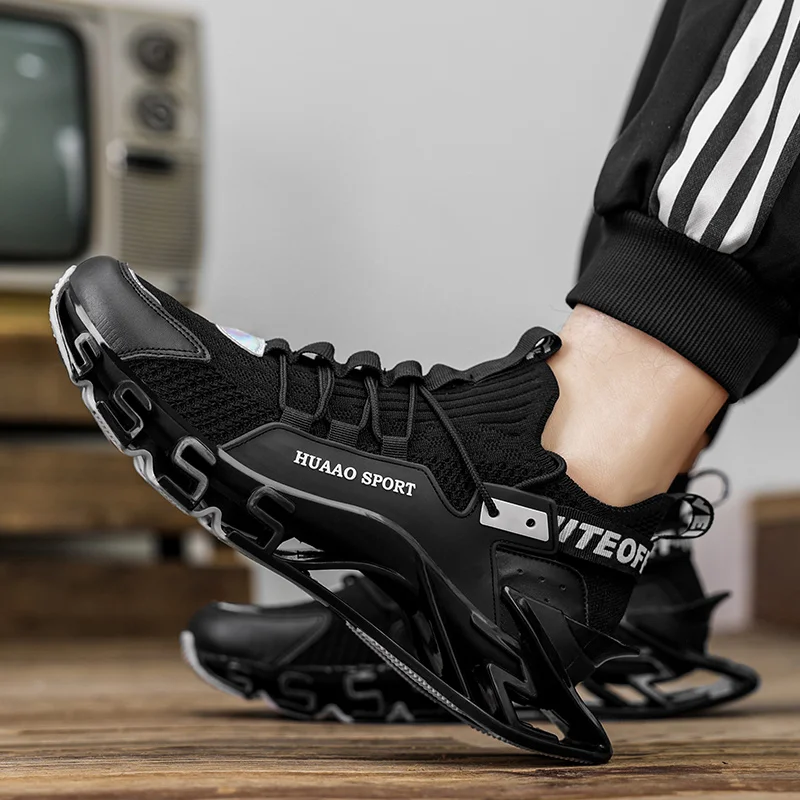 2020 New Men Professional Running Shoes Blade Bottom Top Designer Sneakers Fashion Light Running Casual Breathable Running Shoes