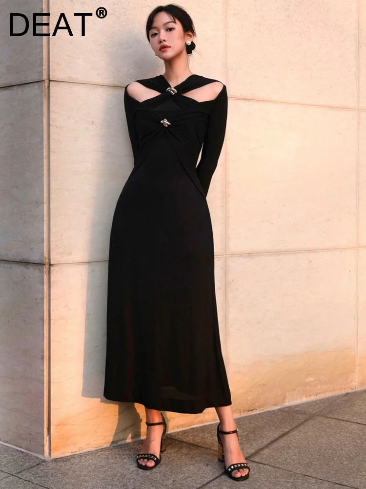 Женское трикотажное платье с вырезами DEAT