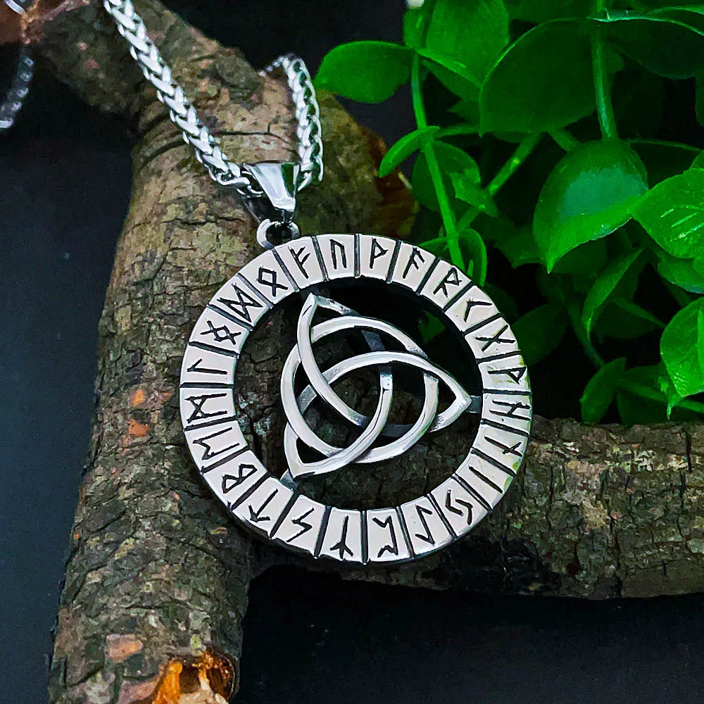 

Vintage Viking Cairn Knot Trinity Necklace Men Chain Norse Odin Viking Rune Necklace Stainless Steel Biker Amulet Jewelry Gift