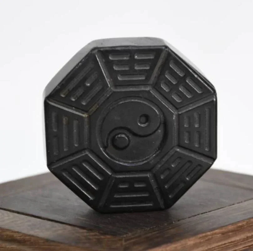 Культура Хуншань архаичная черная железная метеоритная подвеска в виде сплетни