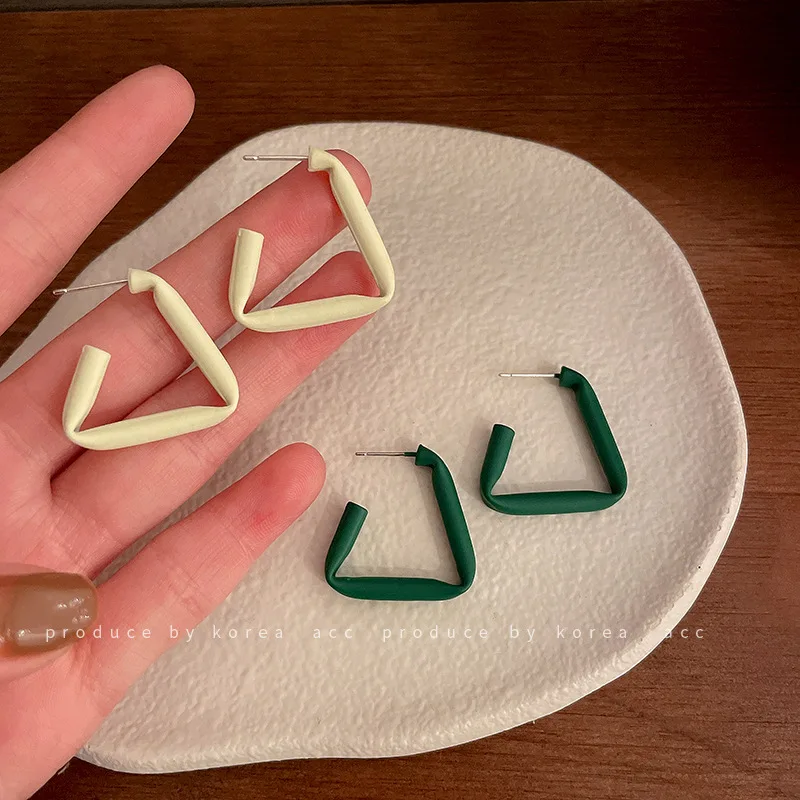 

2021 серьги простого дизайна Korea Dongdaemun Модные индивидуальные модные серьги-гвоздики универсальные нишевые темпераментные женские серьги