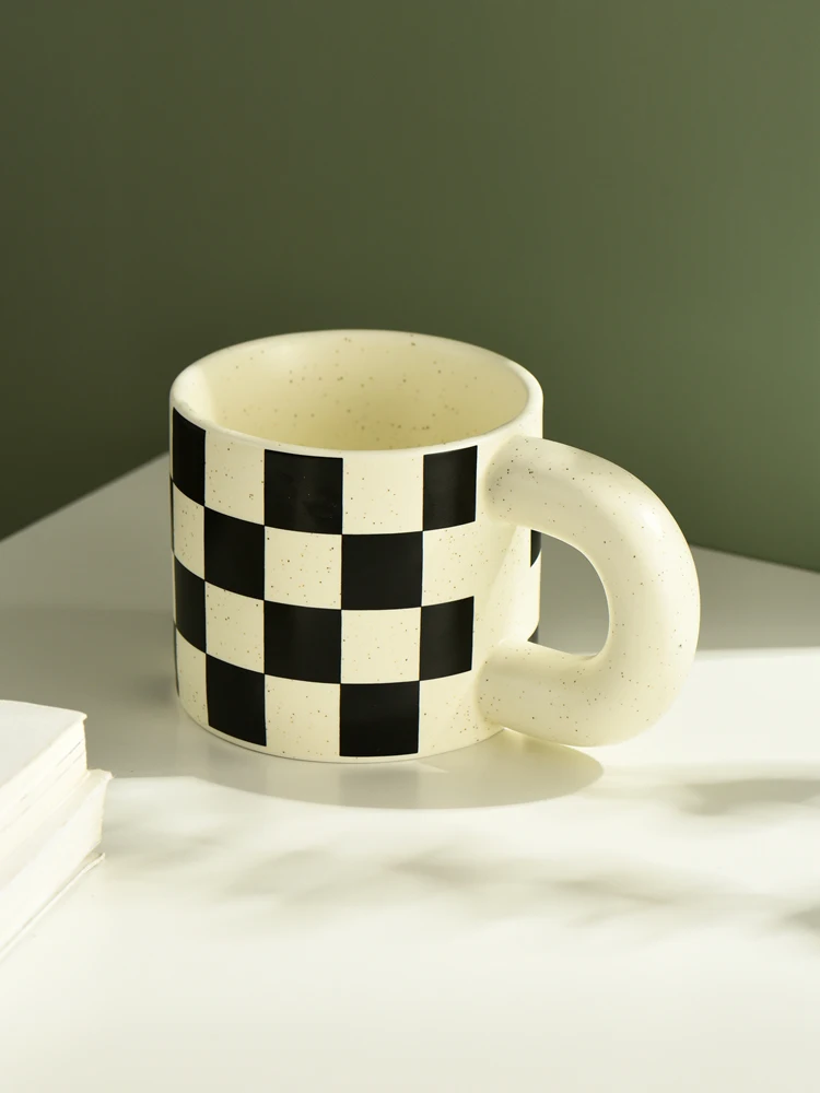 

Nordic Style Black And White Chessboard Mug Fat Handle Ceramic Cup Coffee Cup Milk Cup Lattice Cup