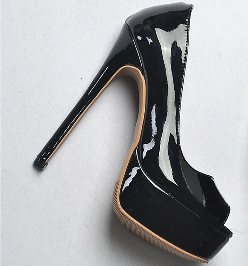 Черно-белые туфли-лодочки телесного цвета из лакированной кожи на платформе с