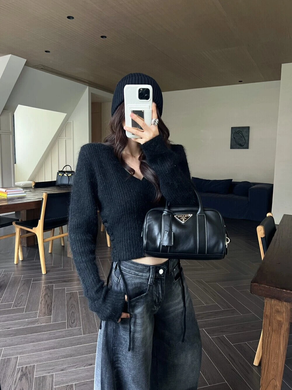 Бархатный пуловер Maillard цвета хаки с v-образным вырезом и енотом женский