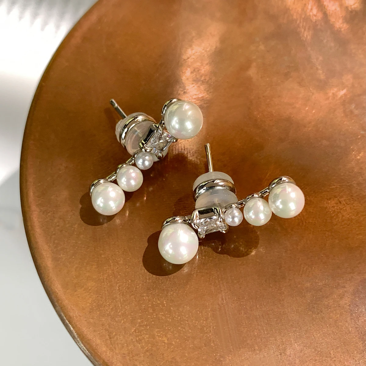 

LONDANY earrings Minimalist and versatile pearl zircon stud earrings earrings