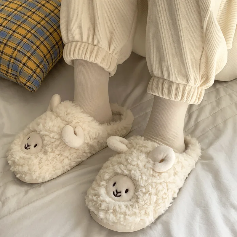 Купи Cute Animal Slipper Women Girls Fashion Kawaii Fluffy Winter Warm Slippers Woman Cartoon Little Sheep House Slippers Funny Shoes за 161 рублей в магазине AliExpress