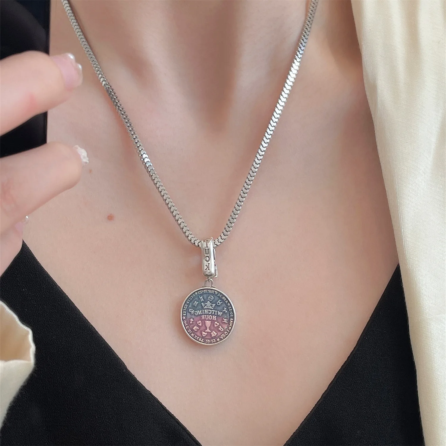 

New 2023 Fashion Personality Round Necklace Unisex Long Pendant Banquet Jewelry Accessories Gift
