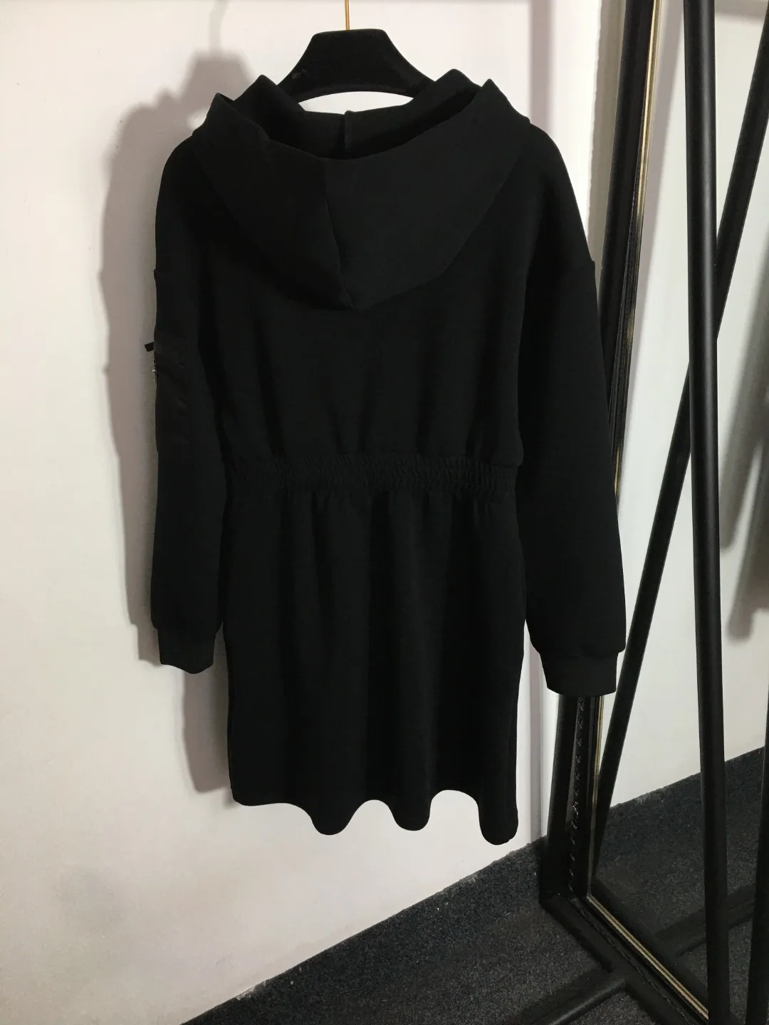 

20230634 New Arrivals Red Letter Tape Zipper Pocket Elastic Waist Long Sleeve Hooded Dress