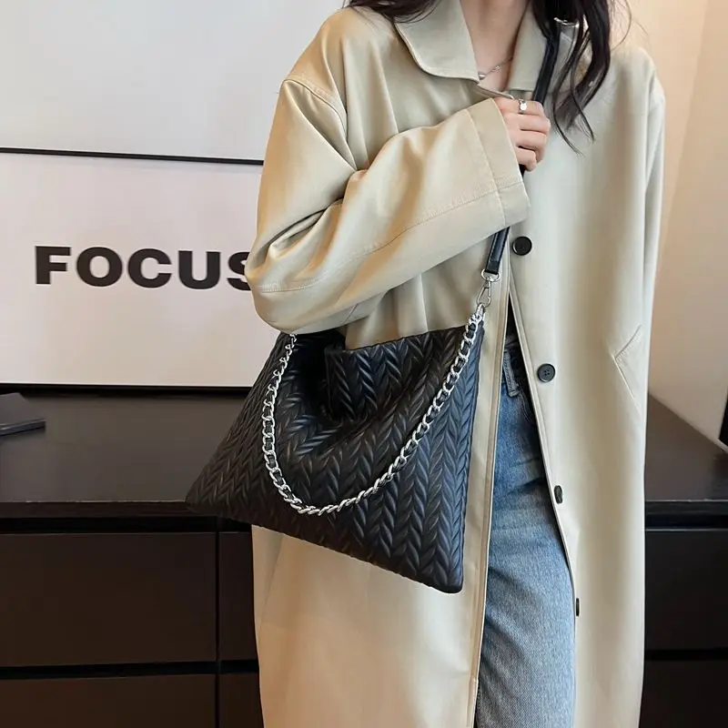 High-end Korean Style Commuter Pleated Bag Women's Large Capacity 2023 Brand New Fashion Fashion Simple Chain Shoulder Bags