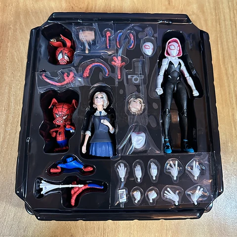 Фигурка Sv Action Gwen Stacy Bandai 13 см