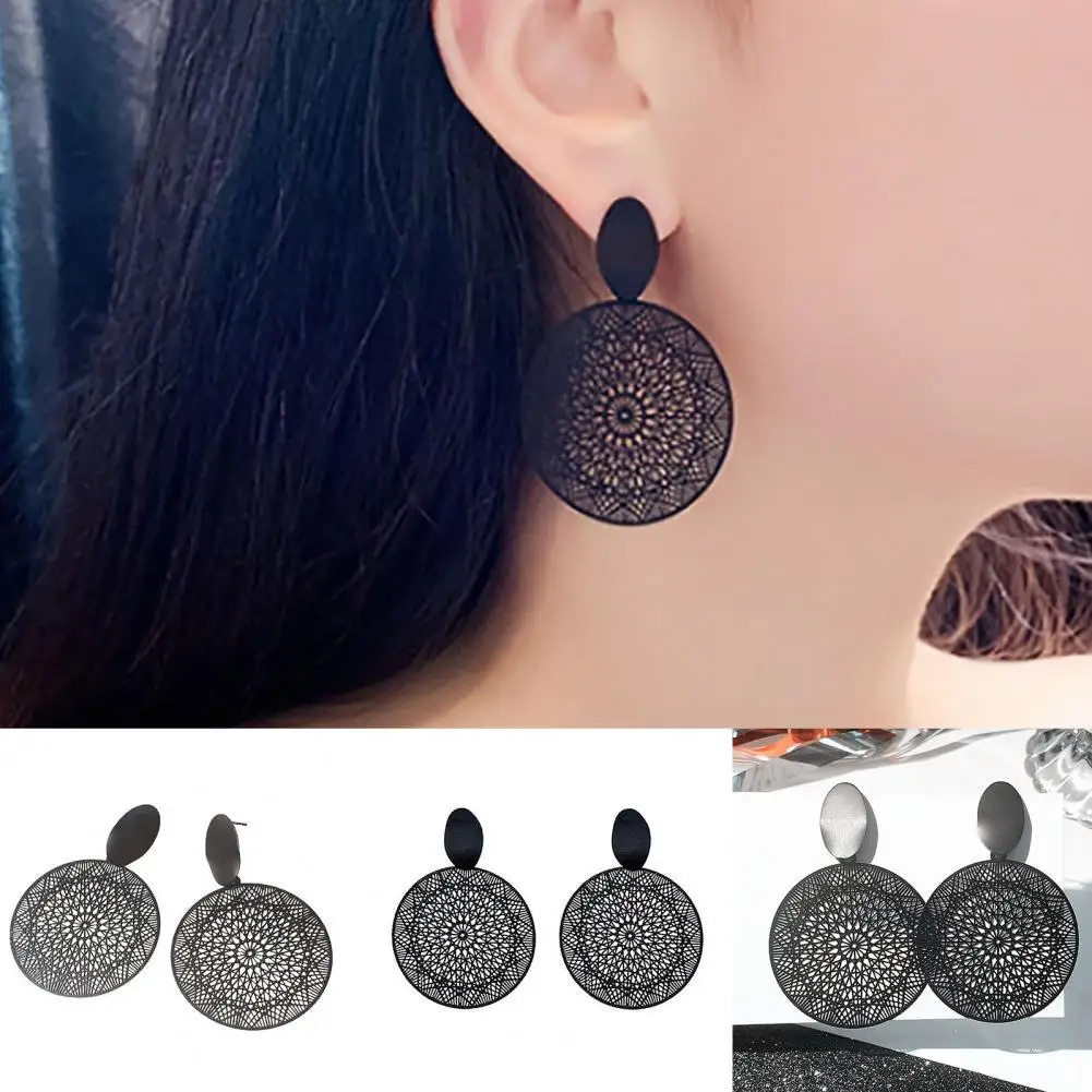 

1 Pair Exaggerated Piercing Women Earrings Alloy Round Hollow-out Pattern Pendant Earrings Party Jewelry