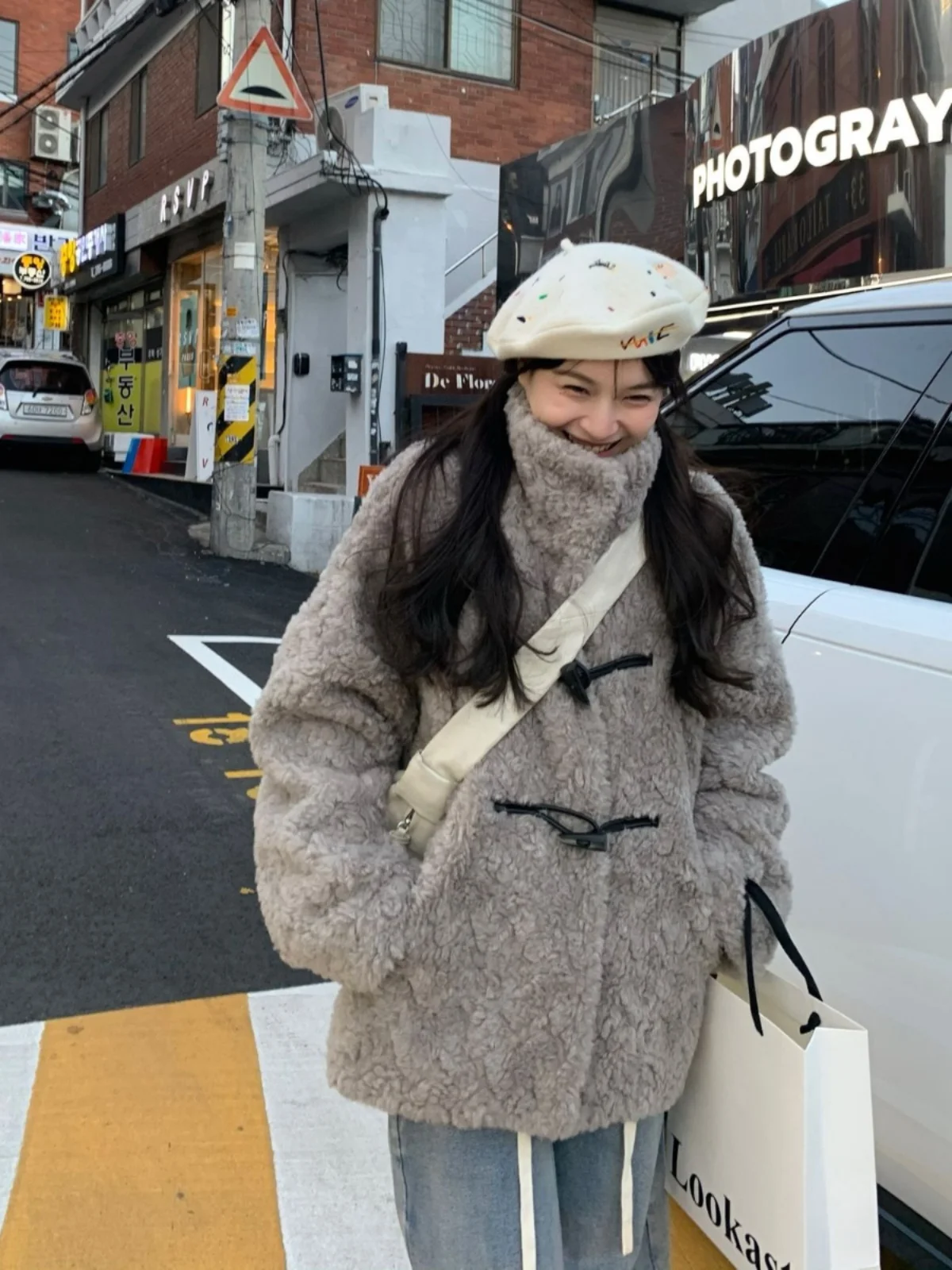 Stand Collar Horn Buckle Lamb Wool Thickened Outerwear Women 2024 Winter New Design Sense Small Plush Top |