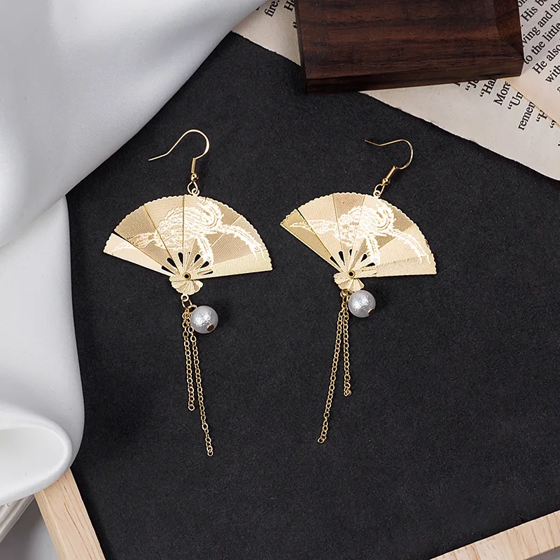 

Chinese Style Retro Carved Fan Folding Fan Earrings Ancient Style Cheongsam Imitation Pearl Tassel Earrings Foldable