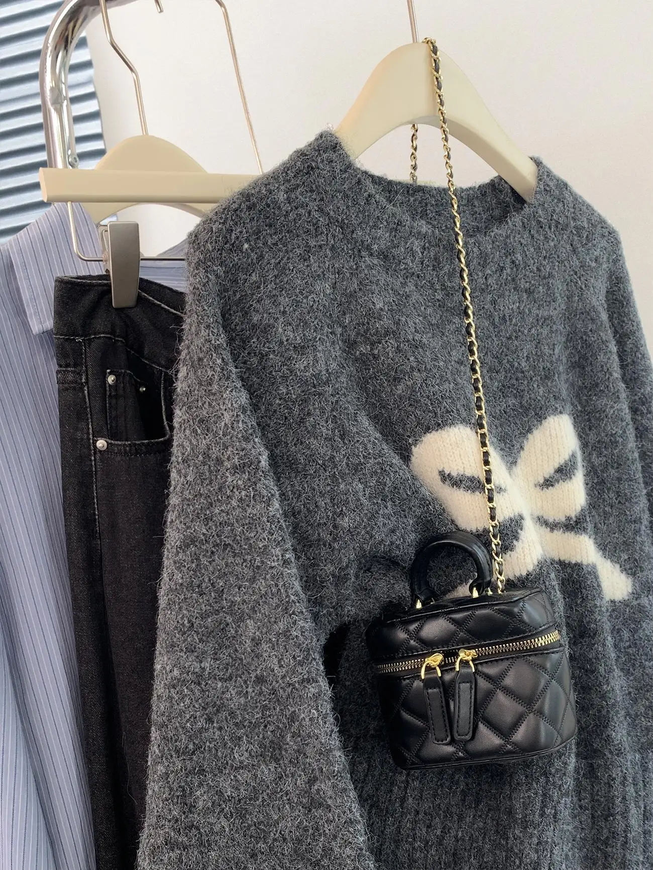 Gray Bow Raccoon Velvet Pullover Sweater Women's Autumn and Winter New Small round Neck Knit Top |