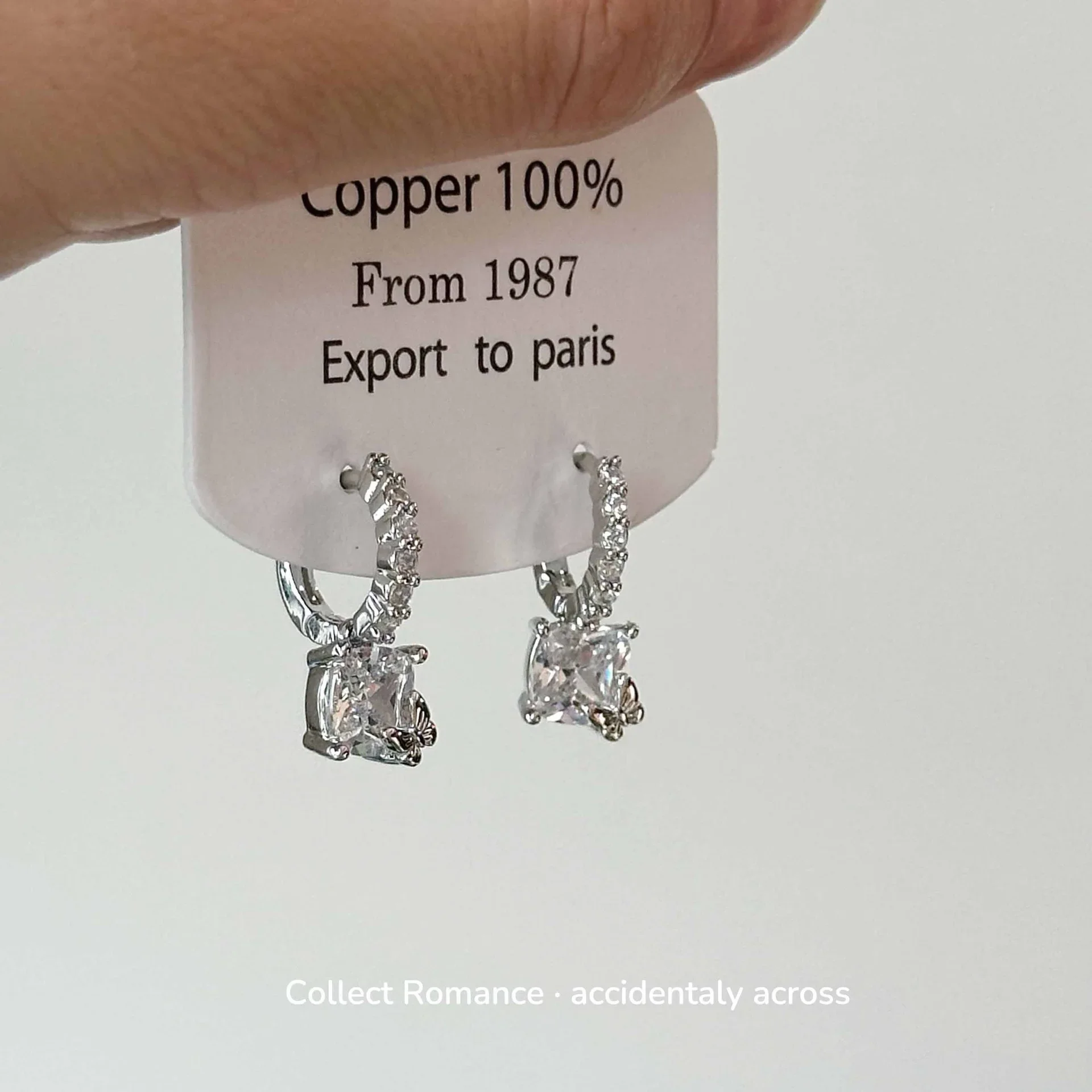 2024 простые серьги-подвески с микроинкрустацией цирконом и бабочкой