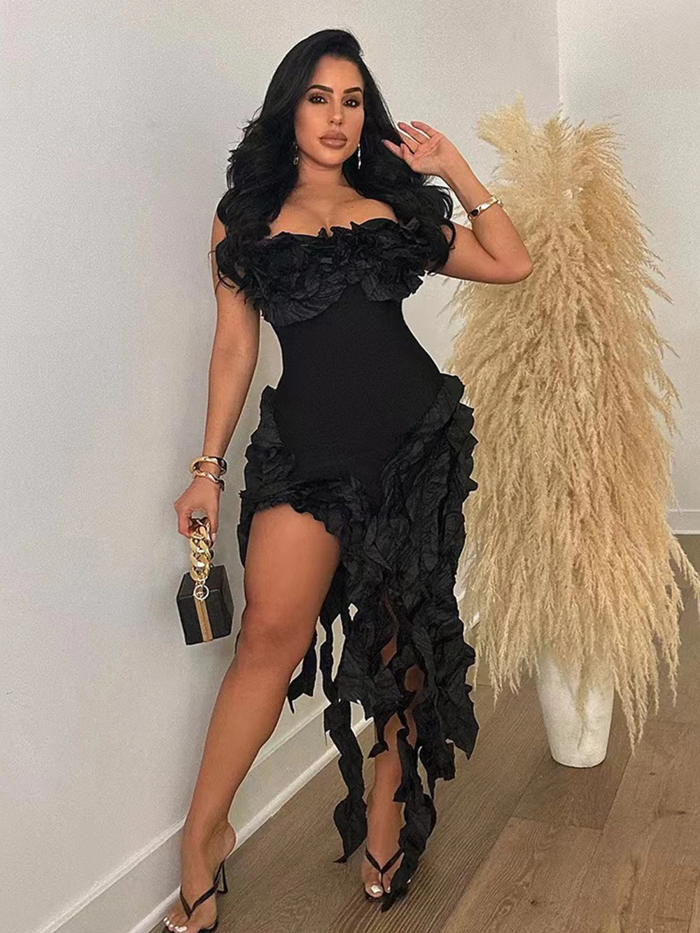 Женское платье-миди без бретелек с бахромой