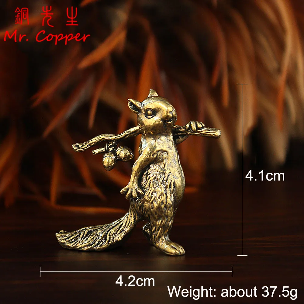 

Латунная статуэтка белки