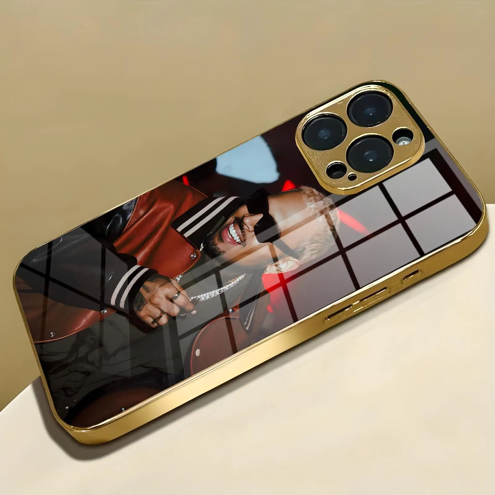 Фото Чехол для телефона Rapper Chris Brown Breezy для iPhone 17, 16, 16e, 15, 14, 13, 12 Plus, Mini, Pro, Max, из гальванизированного стекла №4