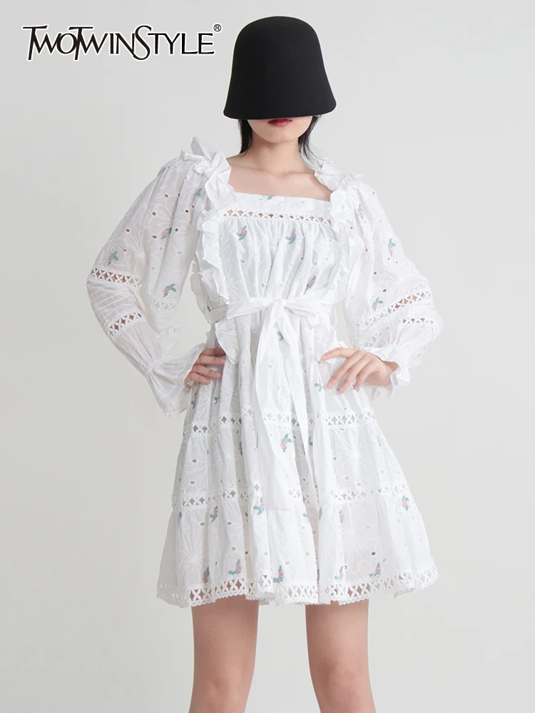 

Женское ажурное платье TWOTWINSTYLE, белое ажурное платье составного кроя с квадратным вырезом, длинными рукавами, высокой талией и шнуровкой на весну 2019