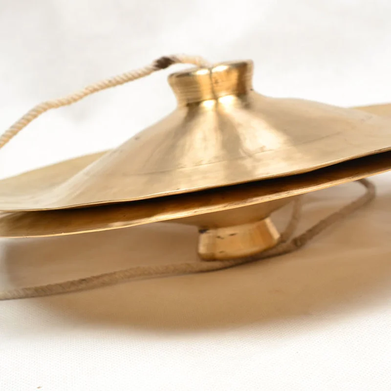 Фарфоровые тарелки с имитацией китайского льва