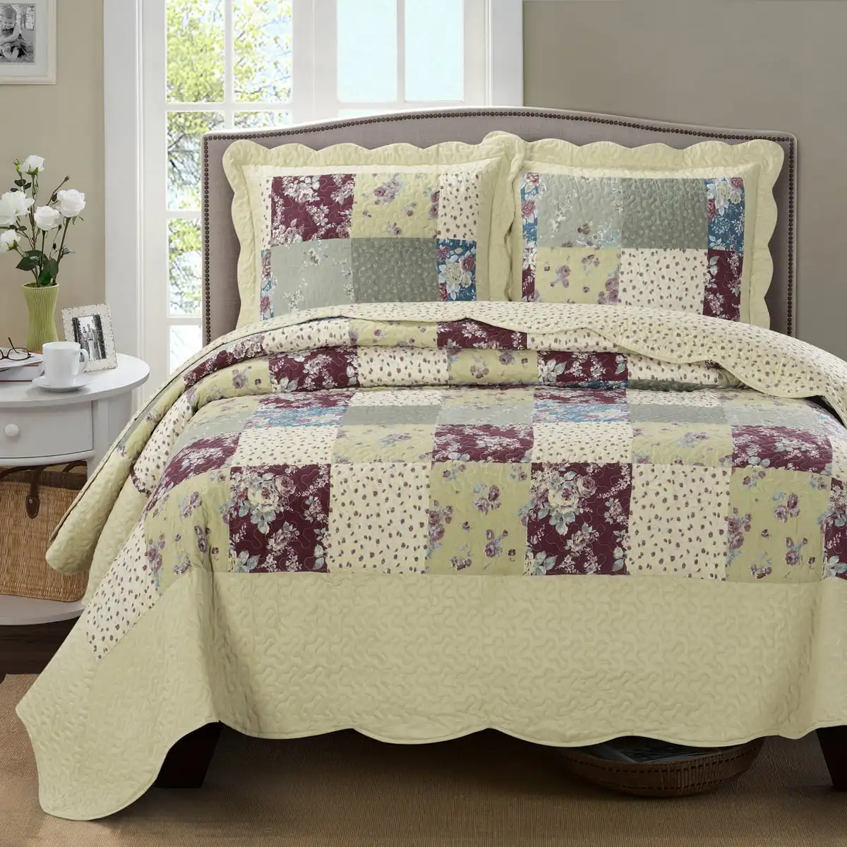 

Tania Oversize Coverlet Floral Patchwork Print Reversible Wrinkle-Free Set Full/Queen