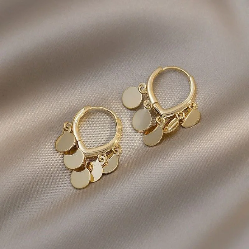 

Korean version love earrings 2023 high-end design sense circle earrings simple personality, cold wind versatile earrings women