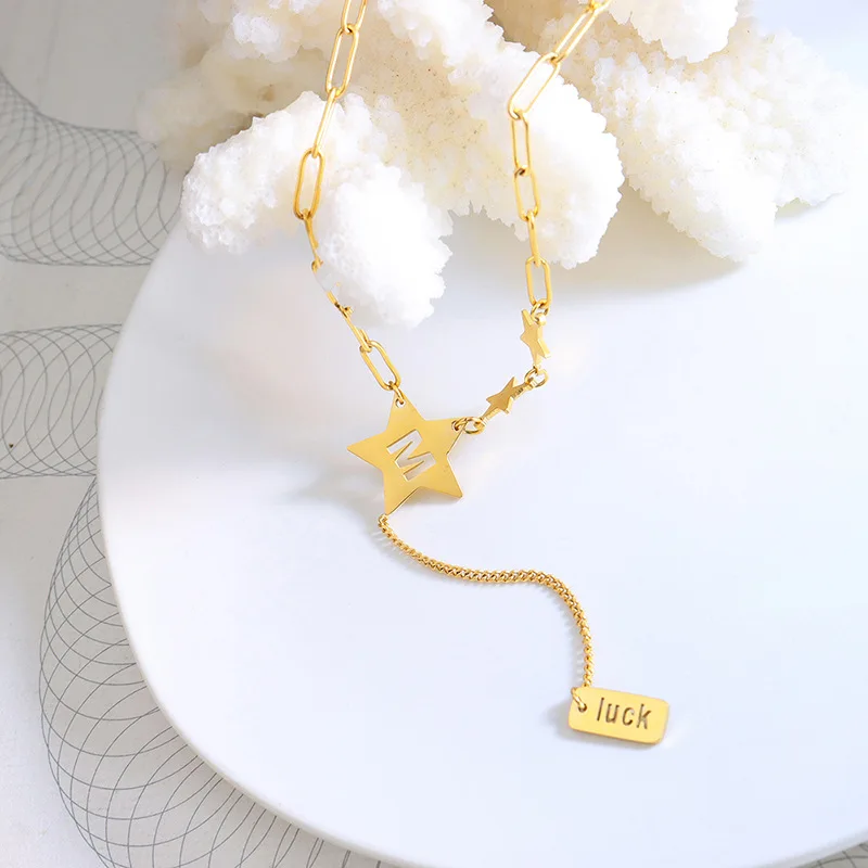 

Корейский кулон холодный ветер полые звезды пятиконечная звезда M слово кисточка поделка письмо блок титановая сталь ожерелье