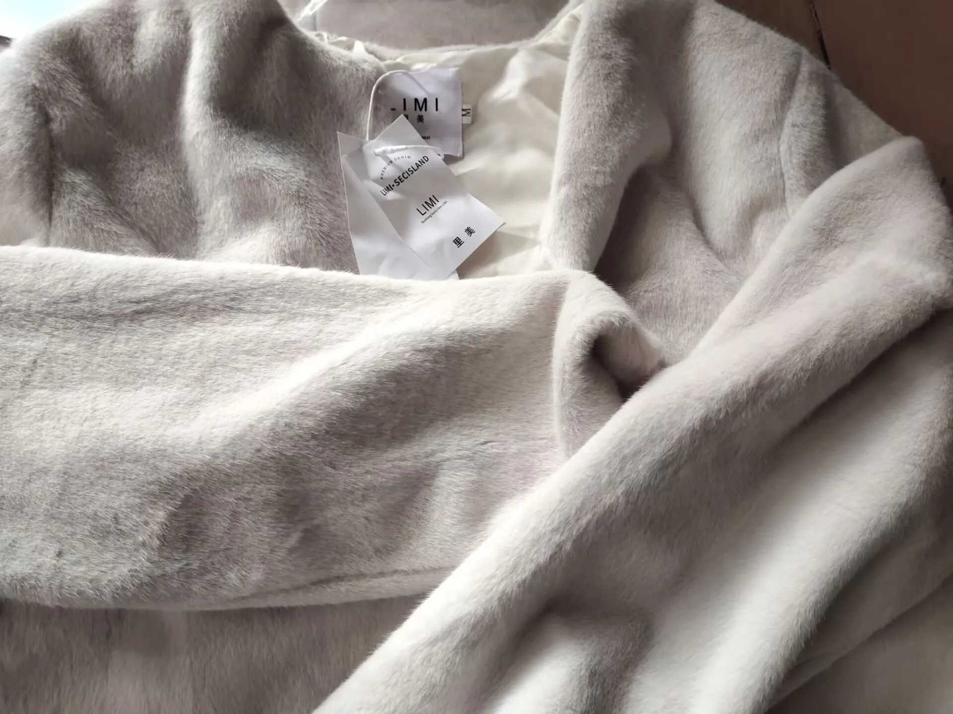 Зимнее теплое меховое пальто для женщин милое с коротким вырезом и длинным