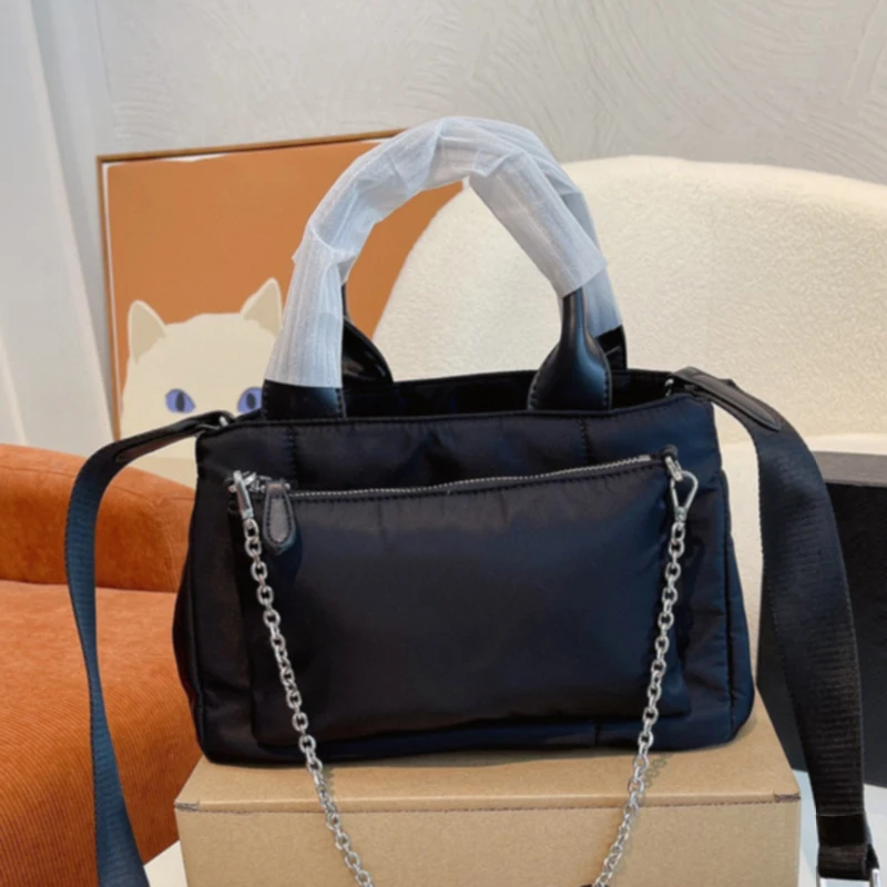 

Famous Luxury New Fashion Hand Carry Bag Versatile One Shoulder Armpit Bag Leisure Saddle Bag Slant Chain Bag Business Bag