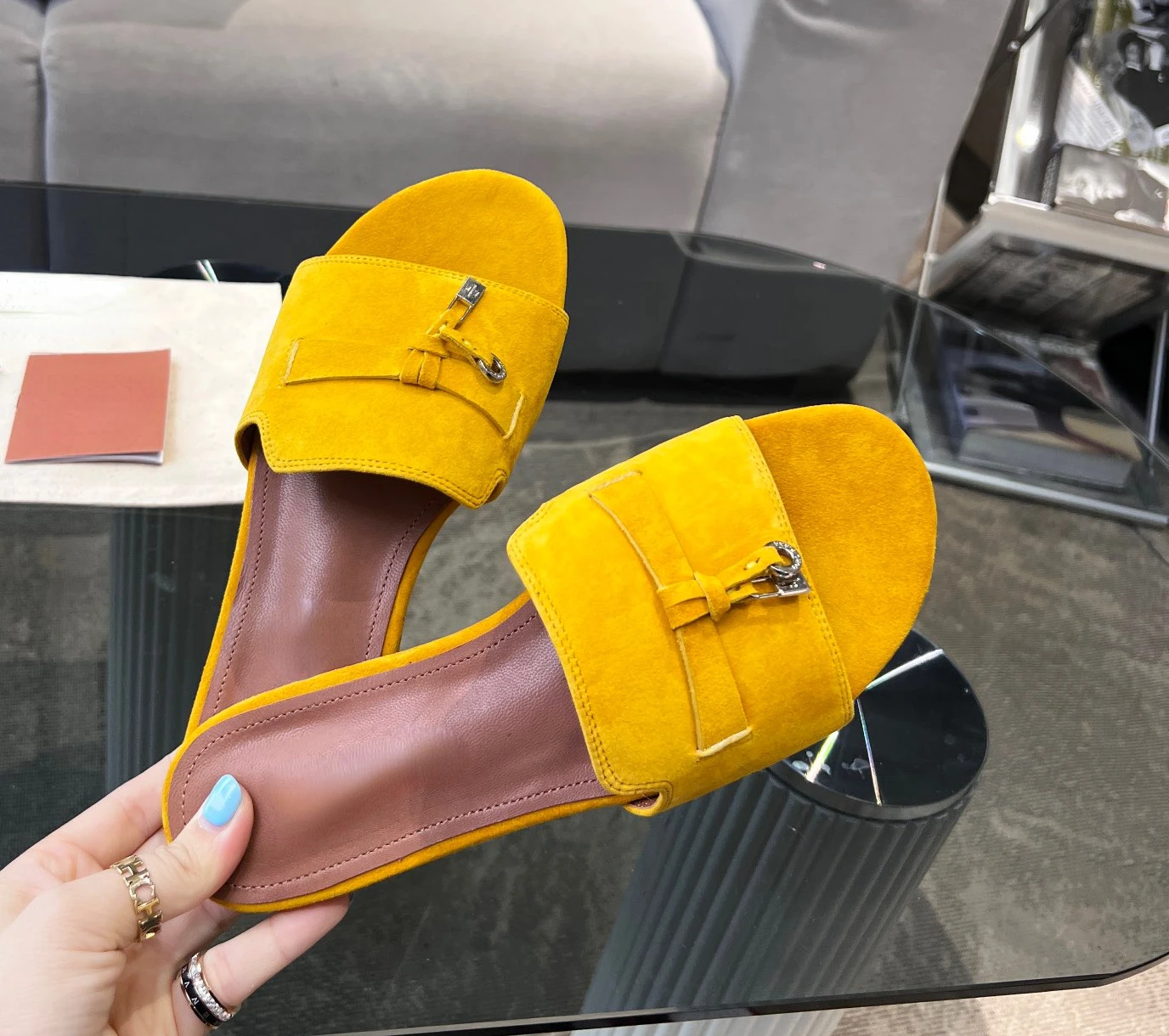 Summer Walk Kidsuede Flat Slippers Multicolor Metal Lock Tassel Mules Flipflops Shoes Beach Slides Women Hot Sell Casual Sandals