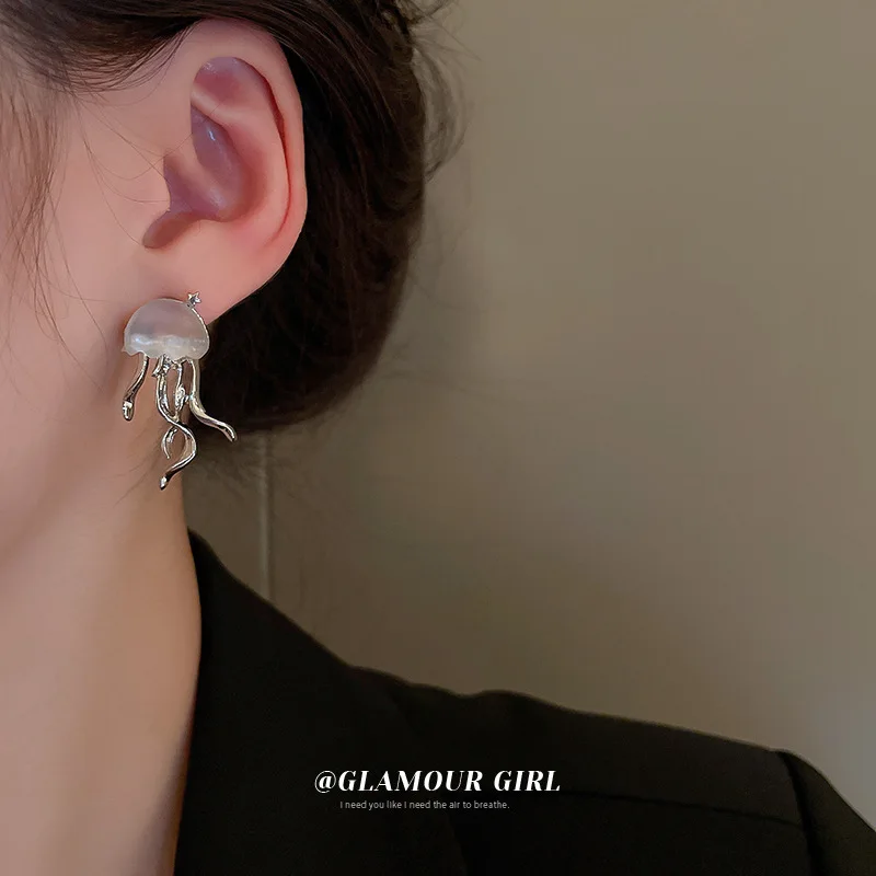 Fashion Design Floating Jellyfish Matte Crystal Earrings 2022 Korean Creativity Personality Female Acaleph Stud Earrings Jewelry